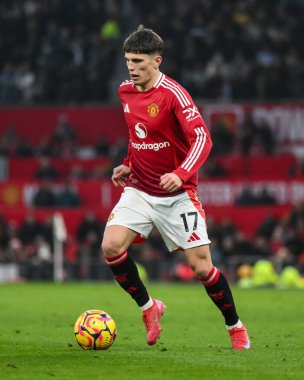 Manchester United takımından Alejandro Garnacho, Manchester United ve Hove Albion 'a karşı 19 Ocak 2025 tarihinde Old Trafford, Manchester, İngiltere' de oynanan Premier League maçında topa vuruyor.