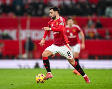 Manchester United takımından Bruno Fernandes, Manchester United ile Brighton ve Hove Albion arasındaki 19 Ocak 2025 'te oynanan Premier League karşılaşmasında topa bir son verdi.