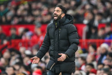 Manchester United takımının Ruben Amorim Menajeri, Manchester United ve Hove Albion 'a karşı 19 Ocak 2025 tarihinde Old Trafford, Manchester, İngiltere' de oynanan Premier League maçında takım talimatlarını verdi.
