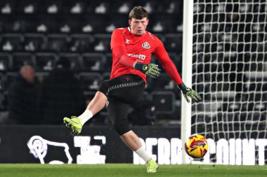 Sunderland takımından Anthony Patterson, 21 Ocak 2025 'te İngiltere' nin Derby şehrindeki Pride Park Stadyumu 'nda Derby County - Sunderland maçından önce