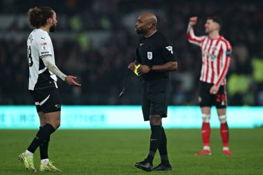 Derby County 'den Marcus Harness, 21 Ocak 2025' te İngiltere 'nin Pride Park Stadyumu' nda oynanan Gökyüzü İddia Şampiyonası maçında Derby County - Sunderland maçında sarı kart gösterildi.