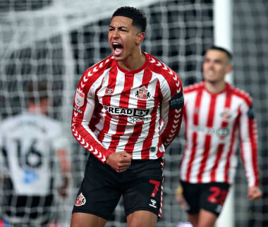 Sunderland takımından Jobe Bellingham, 21 Ocak 2025 tarihinde İngiltere 'nin Pride Park Stadyumu' nda oynanan Derby County - Sunderland maçında açılış golünü kutluyor.