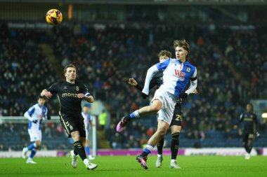 Blackburn Rovers takımından Todd Cantwell 21 Ocak 2025 'te Blackburn, İngiltere' deki Ewood Park 'ta oynanan Blackburn Rovers - Coventry City maçında topa vuruyor.