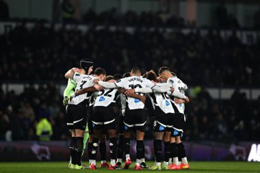 Derbi, 21 Ocak 2025 'te İngiltere' nin Derby şehrindeki Pride Park Stadyumu 'nda oynanan Derby County - Sunderland maçından önce bir araya geldi.