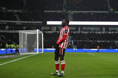 Sunderland takımından Eliezer Mayenda, 21 Ocak 2025 tarihinde İngiltere 'nin Pride Park Stadyumu' nda oynanan Derby County - Sunderland maçında golünü kutluyor.