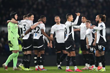 Derbi, 21 Ocak 2025 'te İngiltere' nin Derby şehrindeki Pride Park Stadyumu 'nda oynanan Derby County - Sunderland maçından önce bir araya geldi.