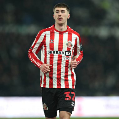 Sunderland takımından Trai Hume 21 Ocak 2025 tarihinde İngiltere 'nin Derby şehrindeki Pride Park Stadyumu' nda oynanan Derby County - Sunderland maçında