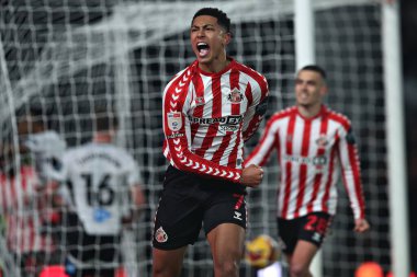 Sunderland takımından Jobe Bellingham, 21 Ocak 2025 tarihinde İngiltere 'nin Pride Park Stadyumu' nda oynanan Derby County - Sunderland maçında açılış golünü kutluyor.