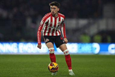 Sunderland takımından Dan Neil 21 Ocak 2025 tarihinde İngiltere 'nin Derby şehrindeki Pride Park Stadyumu' nda oynanan Derby County - Sunderland maçında