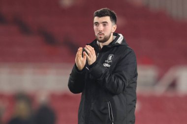 Middlesbrough 'dan Finn Azaz, 21 Ocak 2025' te Middlesbrough, İngiltere 'deki Riverside Stadyumu' nda oynanan Middlesbrough-West Bromwich Albion maçında taraftarları alkışlıyor.