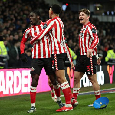 Sunderland takımından Eliezer Mayenda, 21 Ocak 2025 tarihinde İngiltere 'nin Pride Park Stadyumu' nda oynanan Derby County - Sunderland maçında golünü kutluyor.