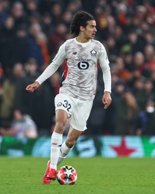 Lille 'den Ayyoub Bouaddi, UEFA Şampiyonlar Ligi - Lig Sahnesi Liverpool Lille ile Anfield, Liverpool, İngiltere, 21 Ocak 2025' te oynanan karşılaşma sırasında topa vuruyor.
