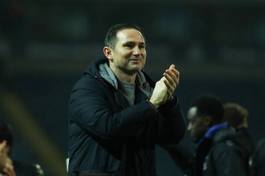 Coventry City 'nin Frank Lampard teknik direktörü 21 Ocak 2025' te Ewood Park, Blackburn, İngiltere 'de oynanan Blackburn Rovers-Coventry City maçında tam zamanlı ıslık çaldıktan sonra taraftarlarını alkışladı.
