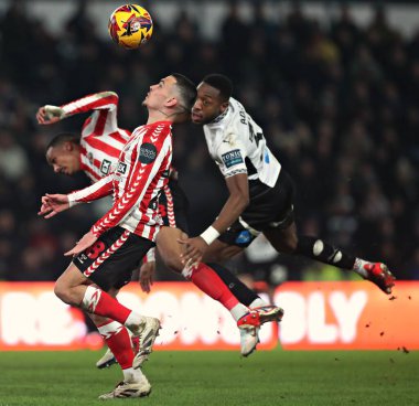 Sunderland takımından Enzo Le Fe 21 Ocak 2025 'te İngiltere' nin Pride Park Stadyumu 'nda oynanan Derby County - Sunderland maçında 