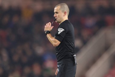 Hakem Andrew Kitchen, Middlesbrough-West Bromwich Albion maçında 21 Ocak 2025 'te Riverside Stadyumu' nda düdüğünü çaldı.