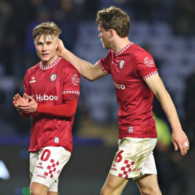 Bristol City 'den Sam Bell ve Bristol City' den Rob Dickie, 22 Ocak 2025 'te İngiltere' nin başkenti Sheffield 'da Çarşamba günü Bristol City' ye karşı oynanan Gökyüzü İddia Şampiyonası maçından sonra karşı karşıya geldiler.