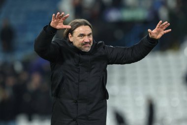 Leeds United 'ın Daniel Farke Menajeri, 22 Ocak 2025' te Leeds, İngiltere 'de oynanan Sky Bet Şampiyonası maçının sonunda taraftarlarıyla birlikte Leeds United' a karşı Norwich City maçını kutluyor.