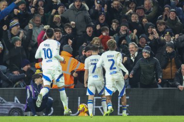 Leeds United takımından Daniel James, 22 Ocak 2025 'te Leeds, İngiltere' deki Elland Road 'da oynanan Sky Bet Şampiyonası maçında 2-0' lık galibiyetini kutluyor.