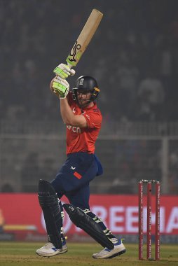 İngiltere 'nin kaptanı Jos Buttler, Hindistan, Hindistan, Çarşamba, 22 Ocak 2025' te Eden Gardens 'ta Hindistan ile İngiltere arasında oynanan ilk T20 kriket maçında atış yaptı..