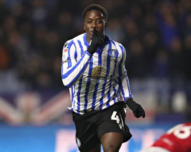 Sheffield Wednesday 'den Djeidi Gassama, 22 Ocak 2025' te İngiltere 'nin Sheffield kentinde Çarşamba günü Bristol City' ye karşı oynanan Gökyüzü İddia Şampiyonası maçında golünü kutluyor.