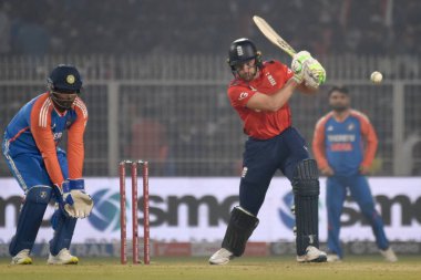 İngiltere kaptanı Jos Buttler, Hindistan, Hindistan, Çarşamba, 22 Ocak 2025 'te Hindistan ve İngiltere arasında Eden Gardens' ta oynanan ilk T20 kriket maçında atış yaptı..
