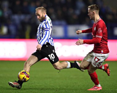 Sheffield 'li Barry Bannan Çarşamba günü Bristol City' li Mark Sykes 'ın baskısıyla, 22 Ocak 2025' te Sheffield Çarşamba günü Hillsborough, Sheffield, İngiltere 'de Bristol City' ye karşı oynanan Gökyüzü İddia Şampiyonası maçında çekim yapacak.