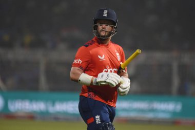 İngiliz Ben Duckett, 22 Ocak 2025 tarihinde Hindistan ile İngiltere arasında Kolkata 'daki Eden Gardens' ta oynanan ilk 2020 uluslararası kriket maçında görevden alındıktan sonra pavyona geri dönüyor. Fotoğraflar: Debajyoti Chakraborty.