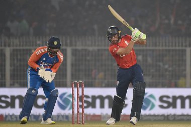 İngiltere 'nin kaptanı Jos Buttler, Hindistan, Hindistan, Çarşamba, 22 Ocak 2025' te Eden Gardens 'ta Hindistan ile İngiltere arasında oynanan ilk T20 kriket maçında atış yaptı..