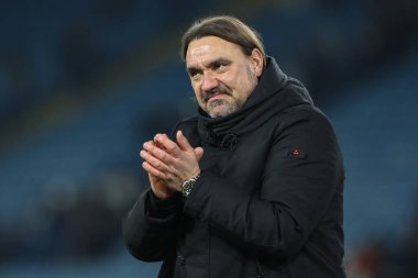 Leeds United 'ın Daniel Farke Menajeri, 22 Ocak 2025 tarihinde Leeds, İngiltere' de oynanan Sky Bet Norwich City maçında taraftarları alkışlıyor.