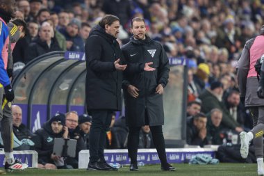 Leeds United 'ın Daniel Farke Menajeri, 22 Ocak 2025' te Leeds, İngiltere 'deki Elland Road' da oynanan Sky Bet Şampiyonası maçında hakem penaltı vermeyince dördüncü yetkiliye konuştu.