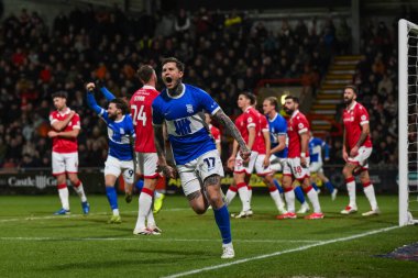 Birmingham City 'den Lyndon Dykes, Wrexham' a karşı Birmingham City 'nin 23 Ocak 2025' te oynanan SToK Cae Ras, Wrexham maçında 1-1 kazanma hedefini kutluyor.