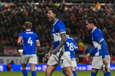 Birmingham City 'den Lyndon Dykes, Wrexham' a karşı Birmingham City 'nin 23 Ocak 2025' te oynanan SToK Cae Ras, Wrexham maçında 1-1 kazanma hedefini kutluyor.