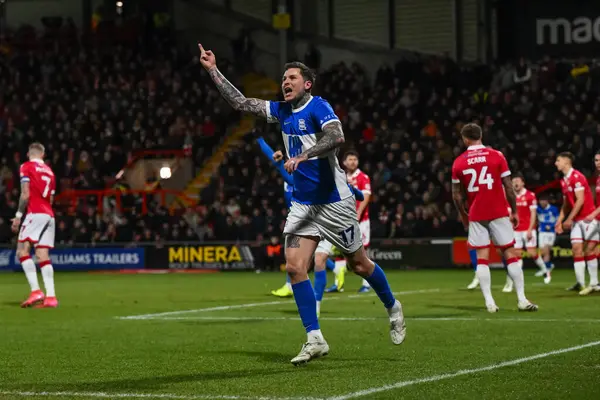 Birmingham City 'den Lyndon Dykes, Wrexham' a karşı Birmingham City 'nin 23 Ocak 2025' te oynanan SToK Cae Ras, Wrexham maçında 1-1 kazanma hedefini kutluyor.