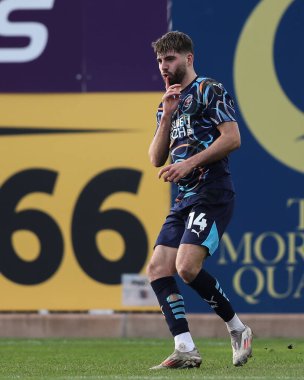 Blackpool 'dan Tom Bloxham, 25 Ocak 2025' te St James 'Park, Exeter, İngiltere' de oynanan Sky Bet 1 karşılaşmasında 0-2 kazanma hedefini kutluyor.
