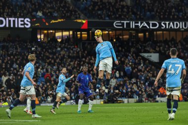 Manchester City 'den Erling Haaland, Premier Lig maçında Manchester City ile Chelsea maçında 25 Ocak 2025' te Etihad Stadyumu 'nda kendi sahasında topa kendi vuruyor.
