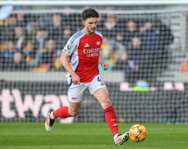 Arsenal 'den Declan Rice, Wolverhampton Wanderers - Molineux, Wolverhampton, Birleşik Krallık' ta 25 Ocak 2025 'te oynanan Premier League maçında topu aldı.