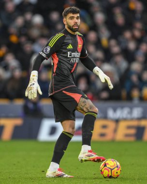 Arsenal 'den David Raya Premier Lig karşılaşmasında topu kontrol ediyor Wolverhampton Wanderers' a karşı Molineux, Wolverhampton, İngiltere, 25 Ocak 2025