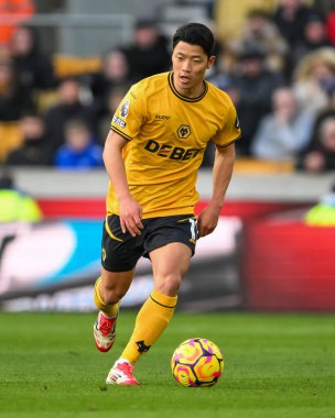 Wolverhampton Wanderers takımından Hwang Hee-Chan, Premier League maçında Wolverhampton Wanderers, Molineux, Wolverhampton, Birleşik Krallık 'ta 25 Ocak 2025' te Arsenal maçında topa vuruyor.