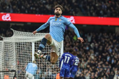 Manchester City 'den Joko Gvardiol, 25 Ocak 2025' te Etihad Stadyumu 'nda oynanan Premier League maçında 1-1' lik galibiyetini kutluyor.