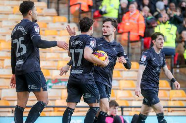 Swansea City AFC 'den Liam Cullen, 25 Ocak 2025' te Norwich City, Norwich City ile Norwich City arasındaki Sky Bet Şampiyonası maçında takım arkadaşlarıyla birlikte golünü kutluyor.