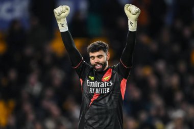 Arsenal 'den David Raya, 25 Ocak 2025' te Molineux, Wolverhampton, Birleşik Krallık 'ta oynanan Premier League maçının sonunda zaferini kutluyor.