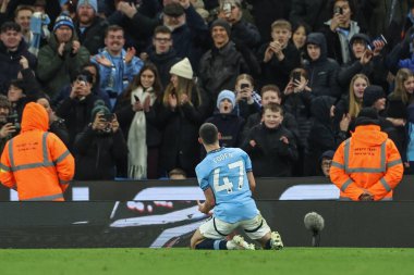 Manchester City 'den Phil Foden, 25 Ocak 2025' te Etihad Stadyumu 'nda oynanan Premier League maçında 3-1' lik galibiyetini kutluyor.