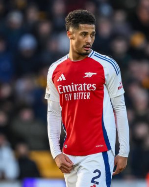 İngiltere 'nin Wolverhampton kentinde oynanan Premier League maçında Arsenal' den William Sthe Premier League maçında Wolverhampton Wanderers, Arsenal 'e karşı.