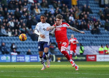 Middlesbrough 'dan Ben Doak, Preston North End' den Kaine Kesler Hayden 'a karşı 25 Ocak 2025 Deepdale, Preston, Birleşik Krallık' ta oynanan Gökyüzü İddia Şampiyonası maçında top mücadelesi veriyor.