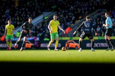 Norwich City 'den Kenny McLean, 25 Ocak 2025' te Norwich City 'nin Carrow Road, Norwich City' e karşı oynadığı Sky Bet Şampiyonası maçında topla koşuyor.