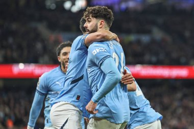 Manchester City 'den Joko Gvardiol, 25 Ocak 2025' te Etihad Stadyumu 'nda oynanan Premier League maçında 1-1' lik galibiyetini kutluyor.