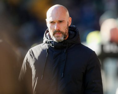 Swansea City AFC 'den Luke Williams, 25 Ocak 2025' te Norwich City 'nin Carrow Road, Norwich City' e karşı oynadığı Sky Bet Şampiyonası maçına bakıyor.