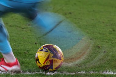 Hull City 'den Ivor Pandur, 24 Ocak 2025' te İngiltere 'nin Bramall Lane kentinde oynanan Sheffield United-Hull City maçında topa vuruyor.