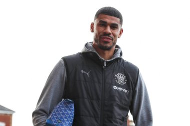 Blackpool takımından Ashley Fletcher, 25 Ocak 2025 'te St James' Park, Exeter, İngiltere 'de oynanan Exeter City-Blackpool maçında Sky Bet 1' in önüne geçti.