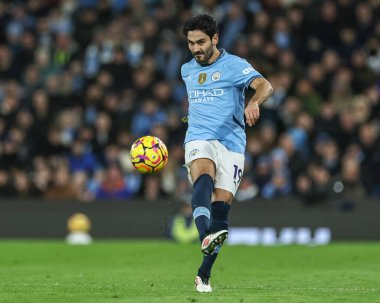 Manchester City 'den lkay Gndoan Premier League maçında pas veriyor Manchester City Chelsea' ye karşı Etihad Stadyumu, Manchester, İngiltere, 25 Ocak 2025